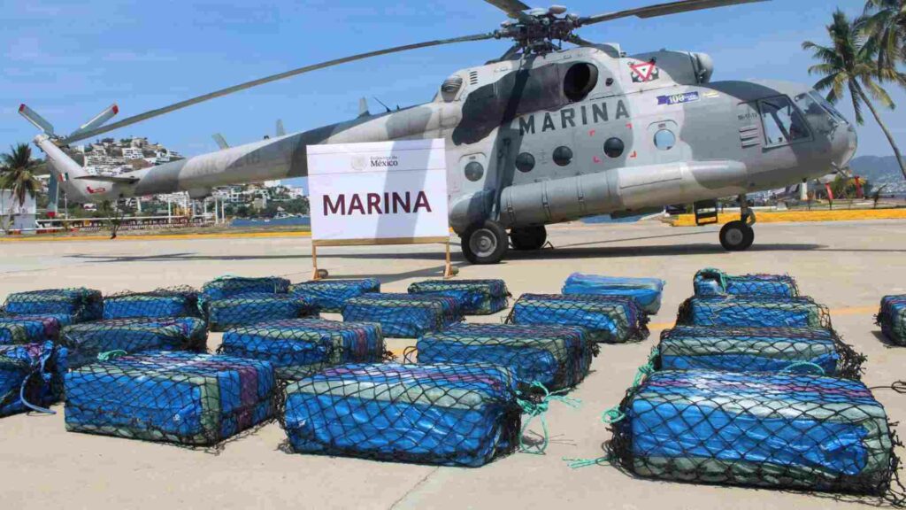 Aseguran embarcación que trasnportaba cocaína frente a costas de Guerrero