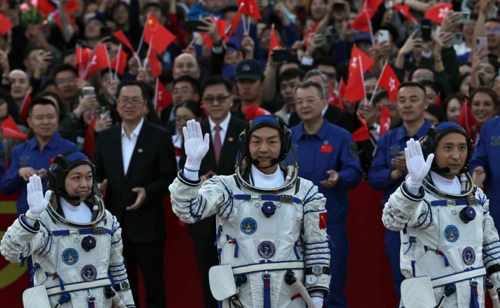 La misión china Shenzhou-23 despega rumbo a la estación espacial Tiangong