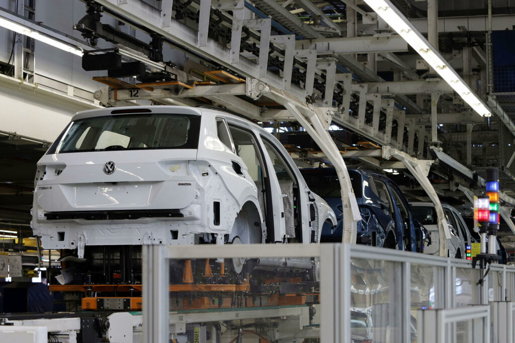 Exportación de autos de México crece un 11.43 % anual en abril