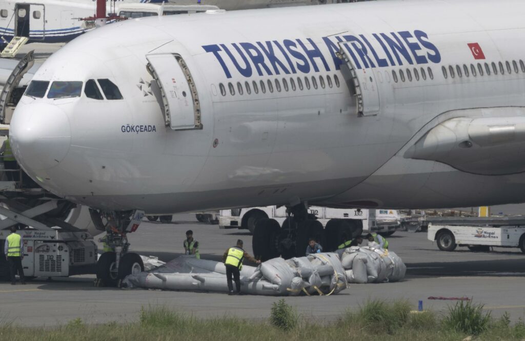 Incendio en un avión de Turkish Airlines provoca el cierre del aeropuerto internacional de Nepal