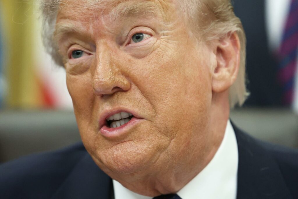 Trump dice que alto al fuego en Irán sigue vigente, pese a intercambio de ataques en Ormuz