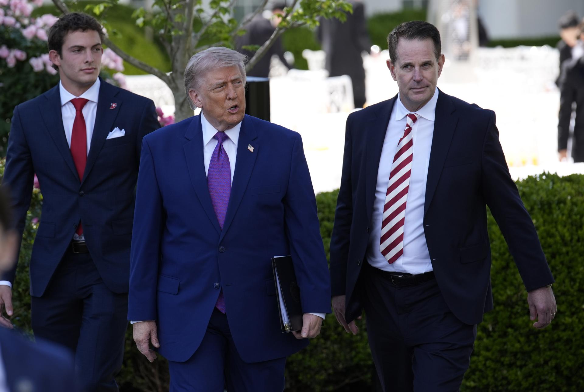 Uno de cada cuatro estadounidenses cree que el intento de asesinato a Trump fue un montaje