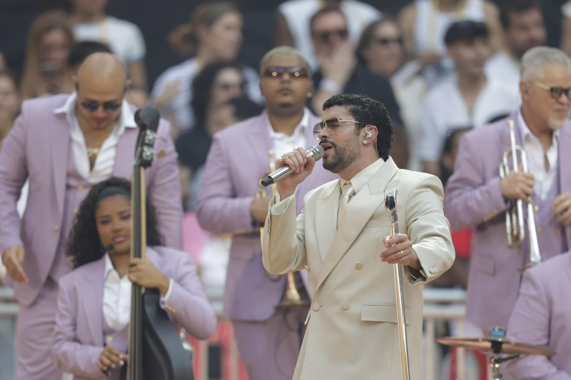 Bad Bunny convierte en un baile inolvidable el inicio de su histórica residencia en Madrid Bad Bunny convierte en un baile inolvidable el inicio de su histórica residencia en Madrid