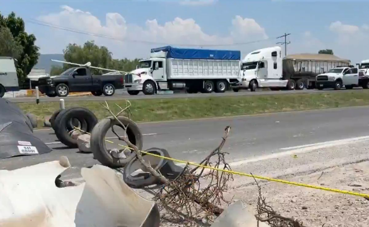 Carretera 57 de Querétaro suma 24 horas de bloqueo; manifestantes exigen agua potable