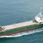 Estados Unidos ataca un barco que intentaba romper el bloqueo a Irán, cerca del estrecho de Ormuz