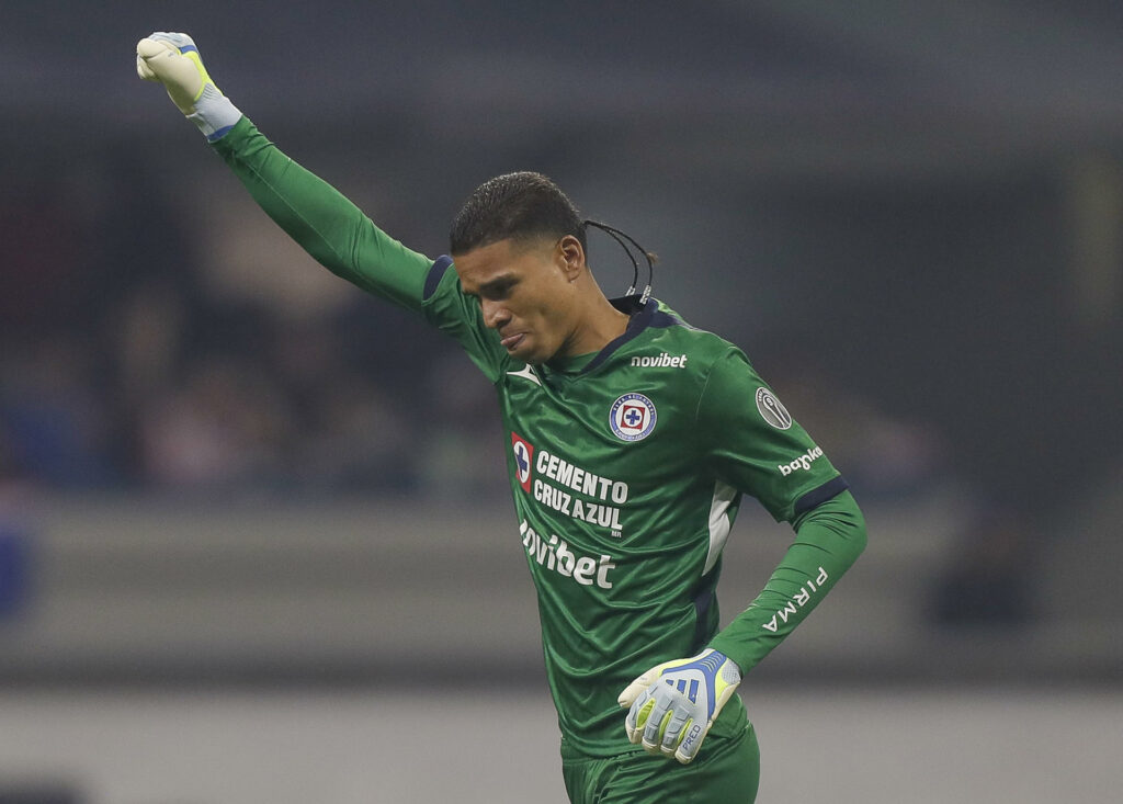 Cruz Azul respalda al colombiano Kevin Mier para jugar la final a pesar de sus errores