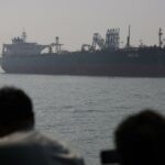 Dos buques de guerra estadounidenses cruzan el estrecho de Ormuz tras un ataque iraní sin sufrir daños