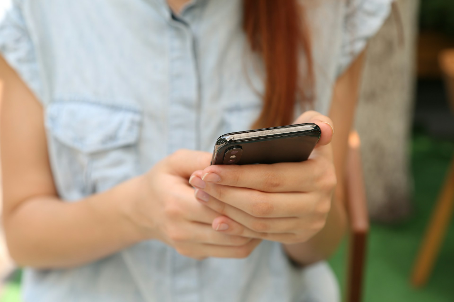 Estudio revela el efecto de 21 días sin el celular en estudiantes: dormir mejor, menos depresión y paz mental