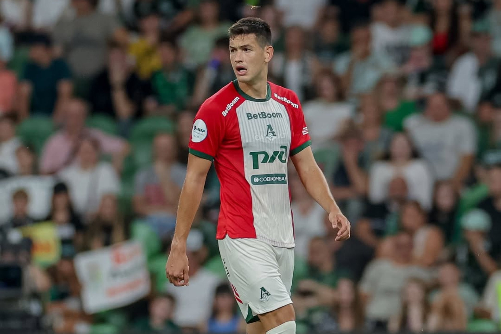 César Montes enciende las alarmas en el Tricolor: Sale lesionado en Rusia