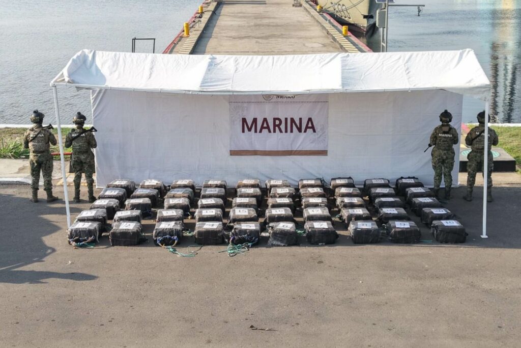 Marina asegura 1.5 toneladas de cocaína y detiene a 5 personas en costas de Chiapas