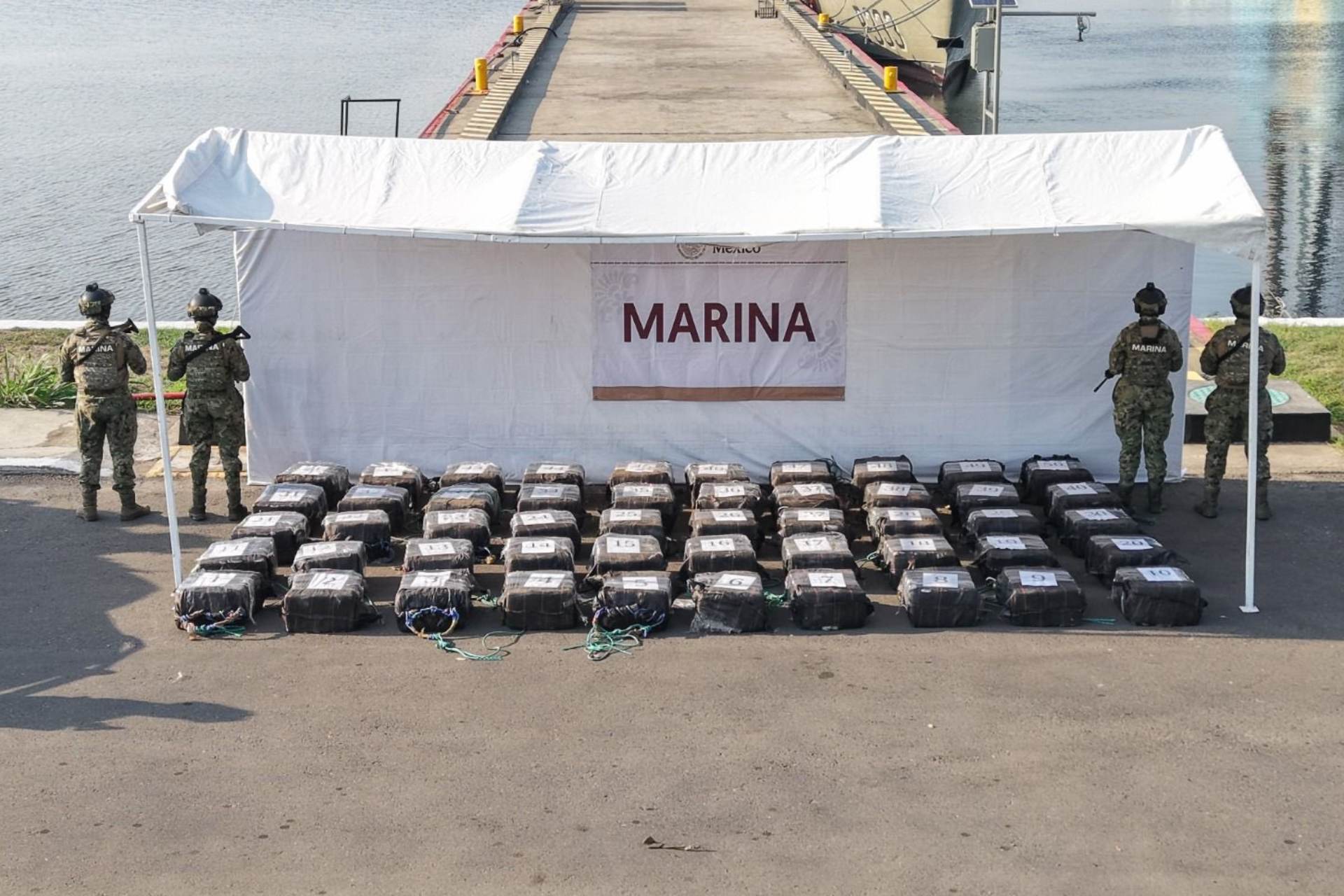 Marina asegura 1.5 toneladas de cocaína y detiene a 5 personas en costas de Chiapas