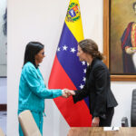 Delcy Rodríguez se reúne en Venezuela con una delegación del Banco Mundial