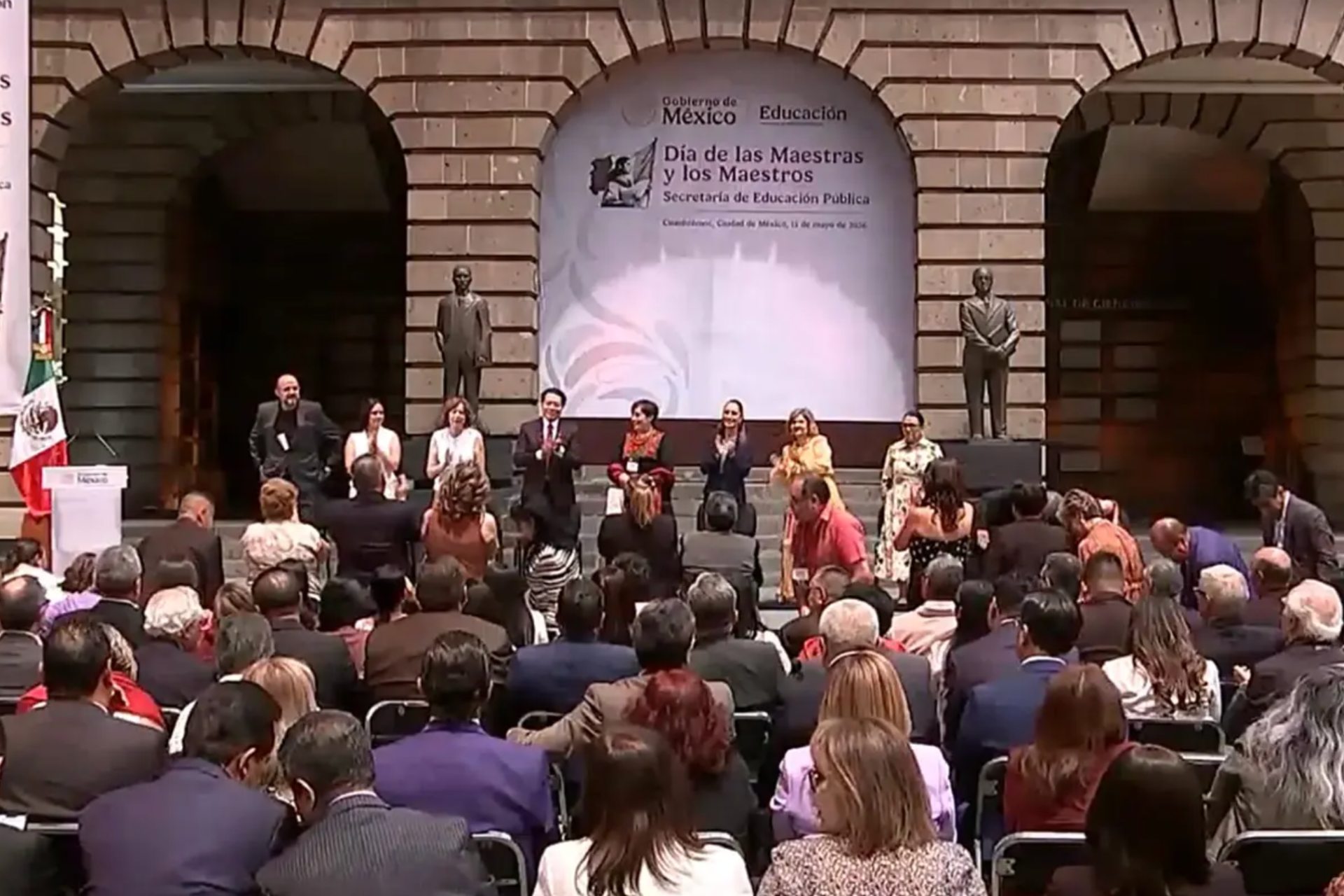 SEP anuncia incremento salarial del 9 por ciento para los maestros del país