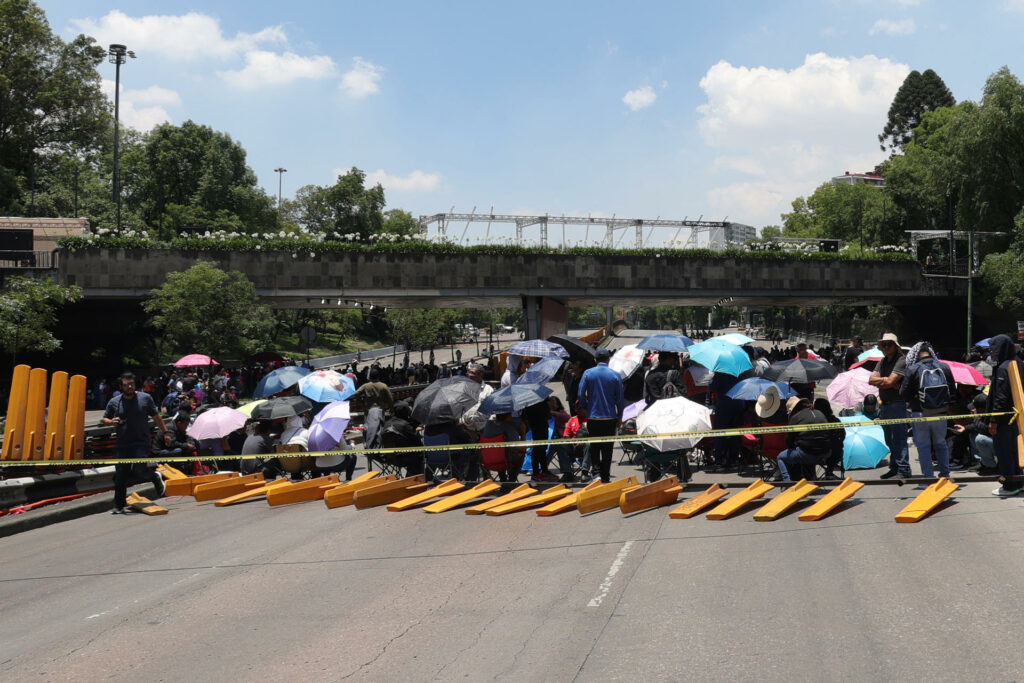 Maestros de la CNTE escalan sus protestas con bloqueos viales a dos semanas del Mundial - e98a1a290ed963fb507f0004d887b665f3cc7d5cw-1024x683