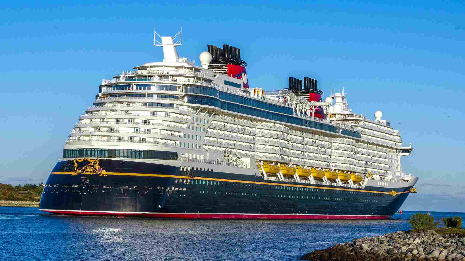 EE.UU. deporta a 27 trabajadores de cruceros, incluidos de Disney, por pornografía infantil