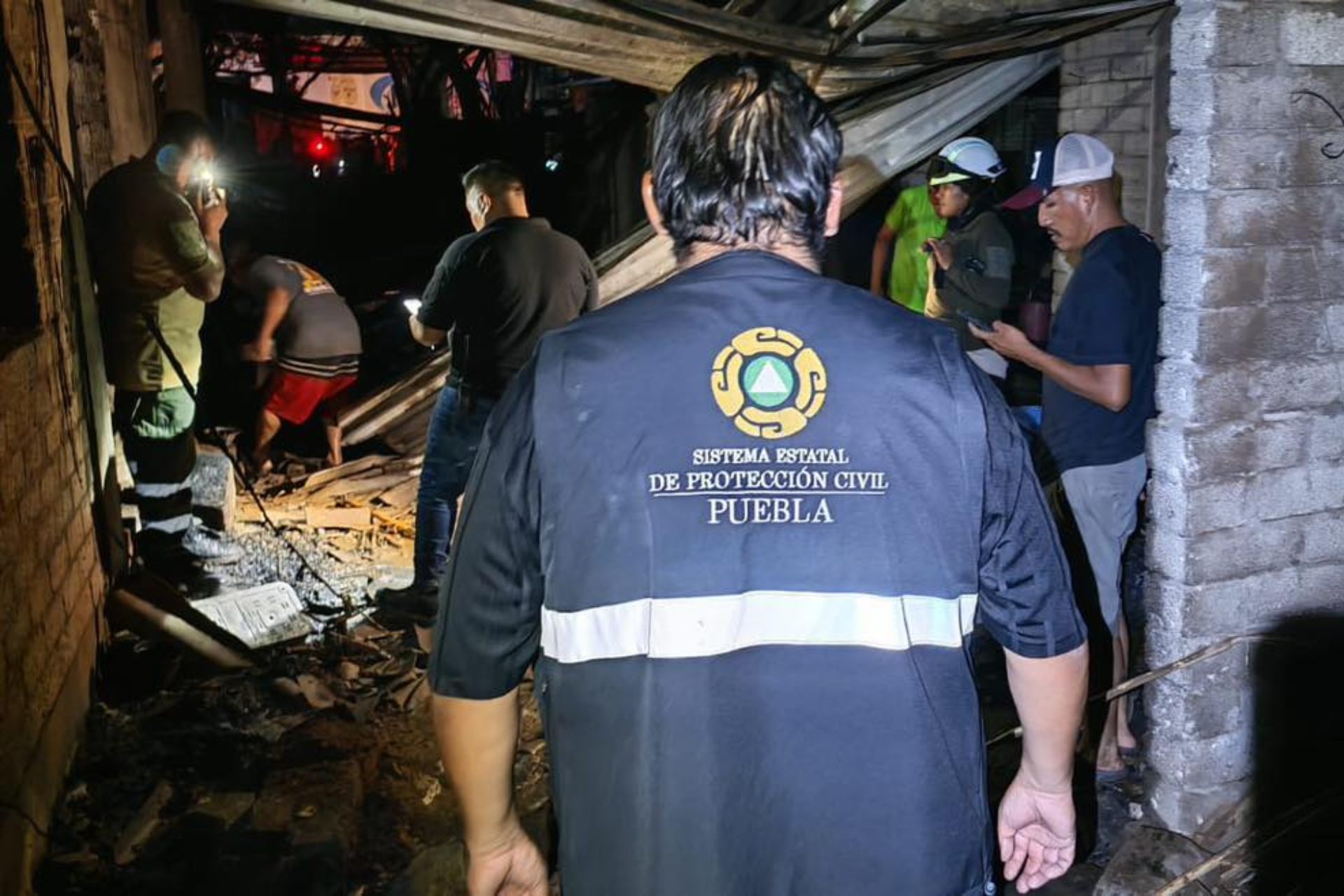 Explosión en polvorín deja dos muertos y seis heridos en Ajalpan, Puebla