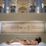 Llega a EE.UU. ‘The Mystery Man’, una representación hiperrealista del cuerpo de Cristo