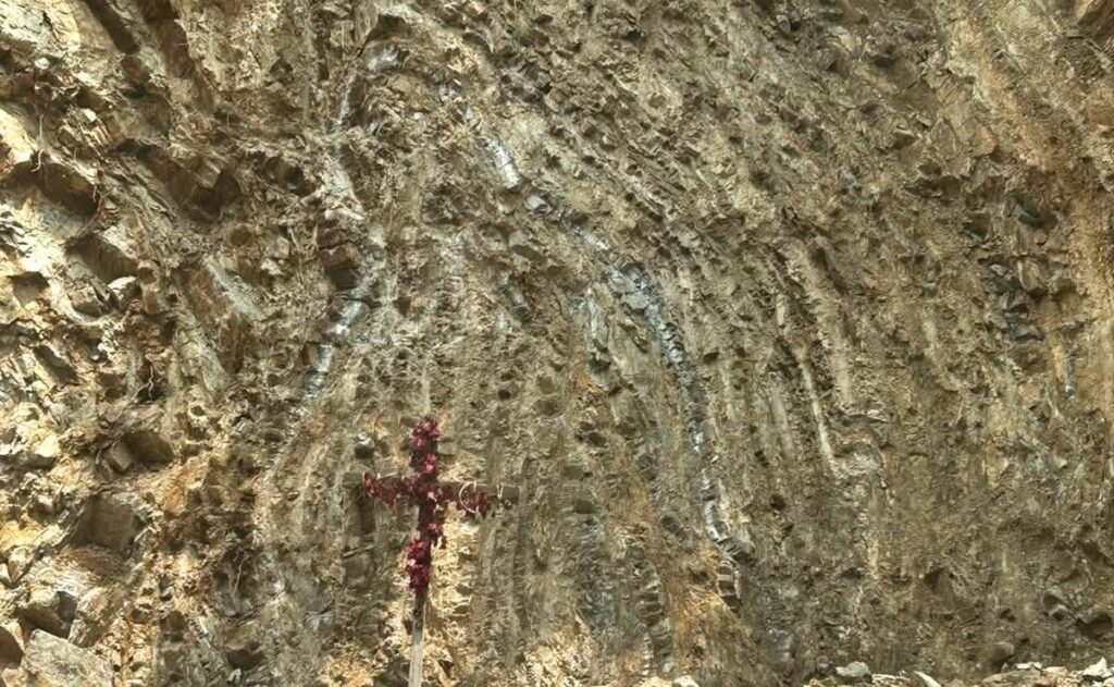 Obras carreteras revelan presunta figura de la virgen de Guadalupe en SLP