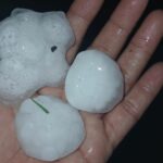 Granizo sorprende a habitantes de Nuevo León; hielo rompió vidrios de autos