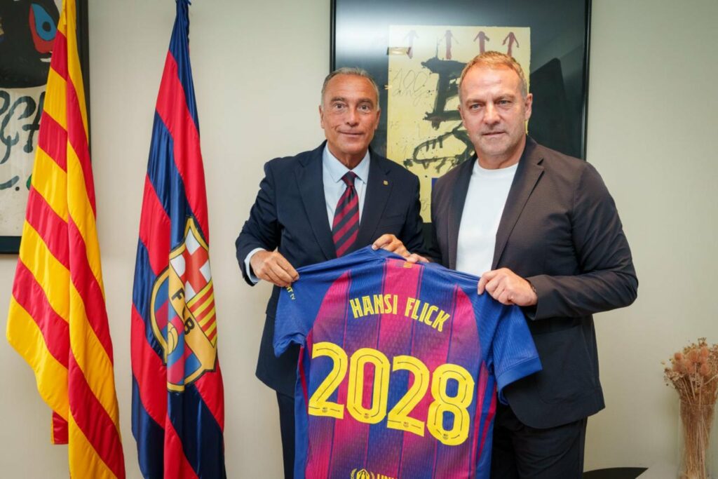 Hansi Flick renueva con el Barcelona hasta 2028