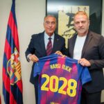 Hansi Flick renueva con el Barcelona hasta 2028