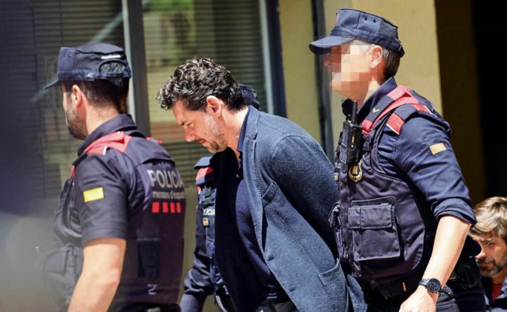 Detienen a hijo por homicidio del fundador de Mango; sale libre tras pagar fianza