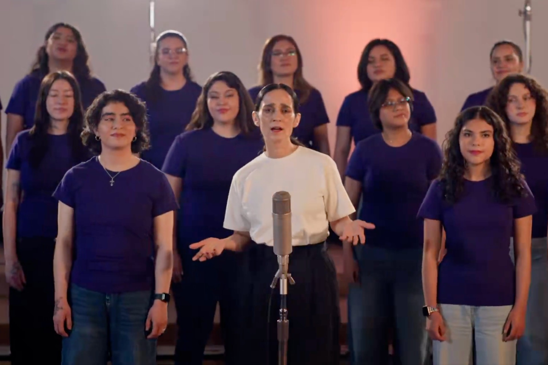 Mundial 2026: Gobierno presenta nueva versión de “La niña futbolista”, interpretada por Julieta Venegas