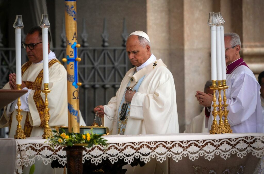 León XIV celebra su primer año de pontificado suplicando por la paz en el santuario de Pompeya