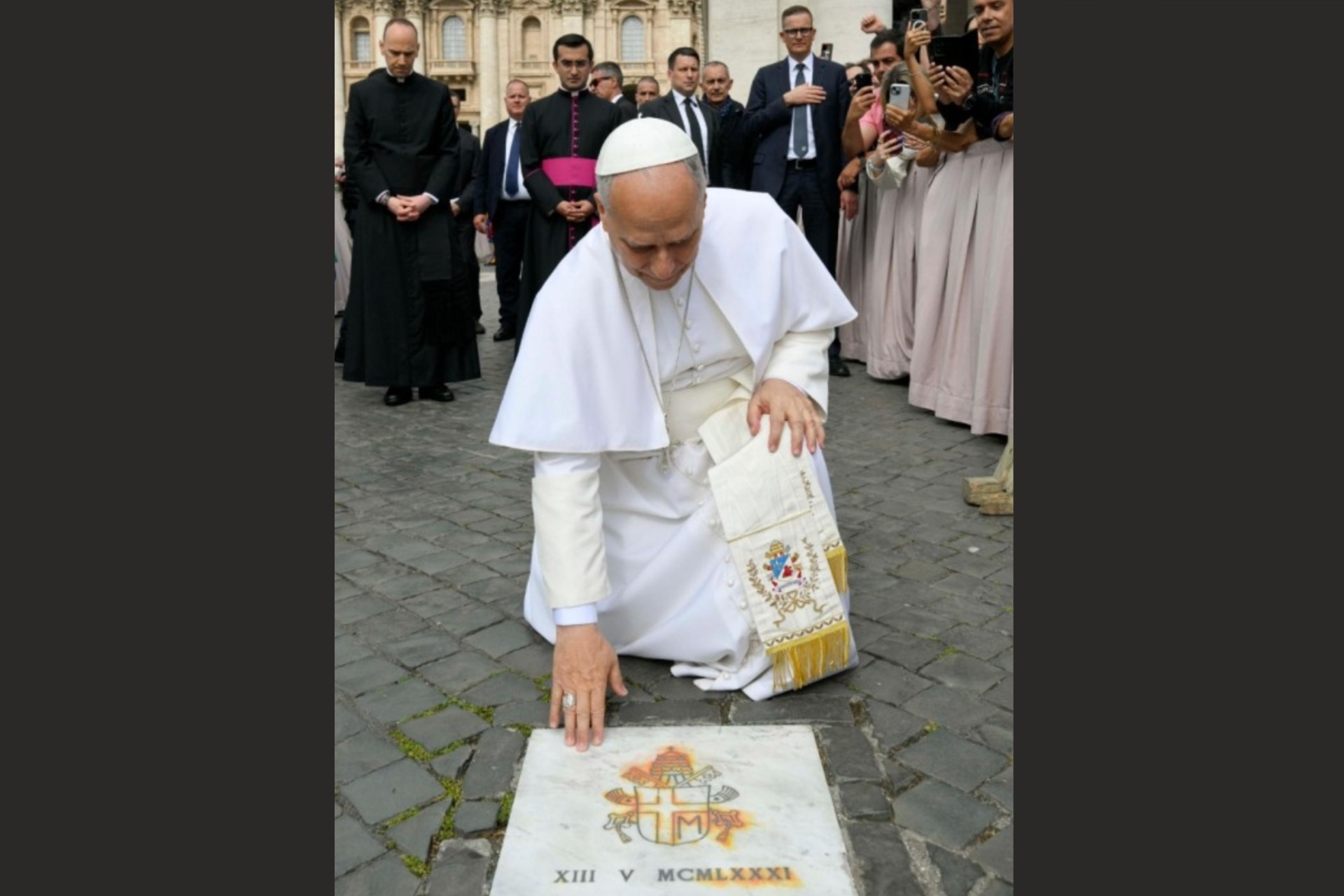 Video: León XIV reza en el lugar donde dispararon en 1981 a Juan Pablo II Video: León XIV reza en el lugar donde dispararon en 1981 a Juan Pablo II