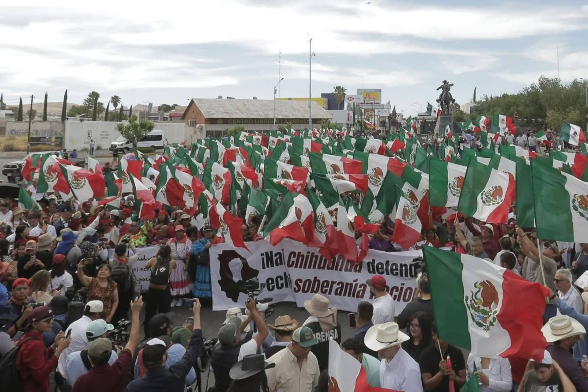 Morena realiza la Marcha por la Seguridad y la Defensa de la Soberanía en Chihuahua Morena realiza la Marcha por la Seguridad y la Defensa de la Soberanía en Chihuahua