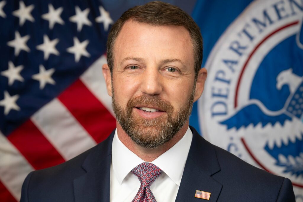 Markwayne Mullin, secretario de Seguridad Nacional de EE.UU, llega a México en medio de fuertes tensiones