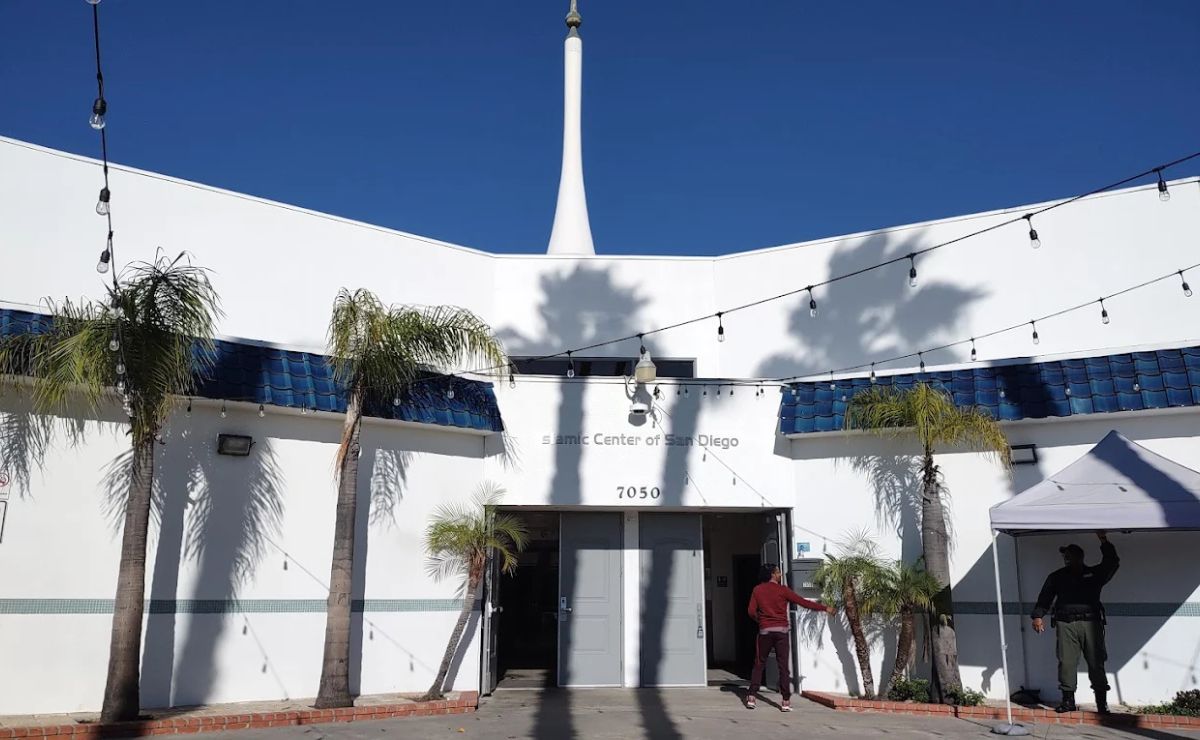 Policía de San Diego despliega operativo en una mezquita tras reportar “tirador activo” Policía de San Diego despliega operativo en una mezquita tras reportar “tirador activo”