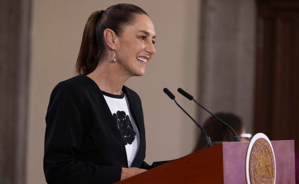 Sheinbaum felicita a las mamás y pide reconocer su trabajo de cuidados