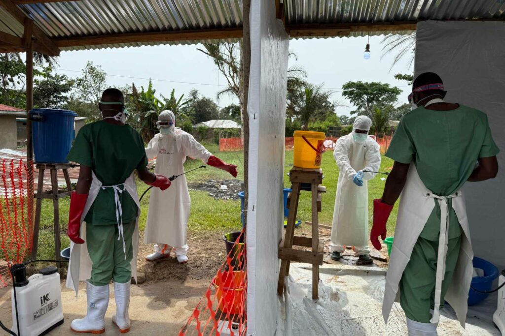 Médicos sin Fronteras: Hospitales del epicentro del ébola en RDC están “repletos” de casos sospechosos