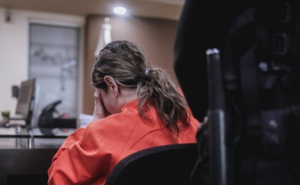 Vinculan a proceso a madre de niño que murió encerrado en auto