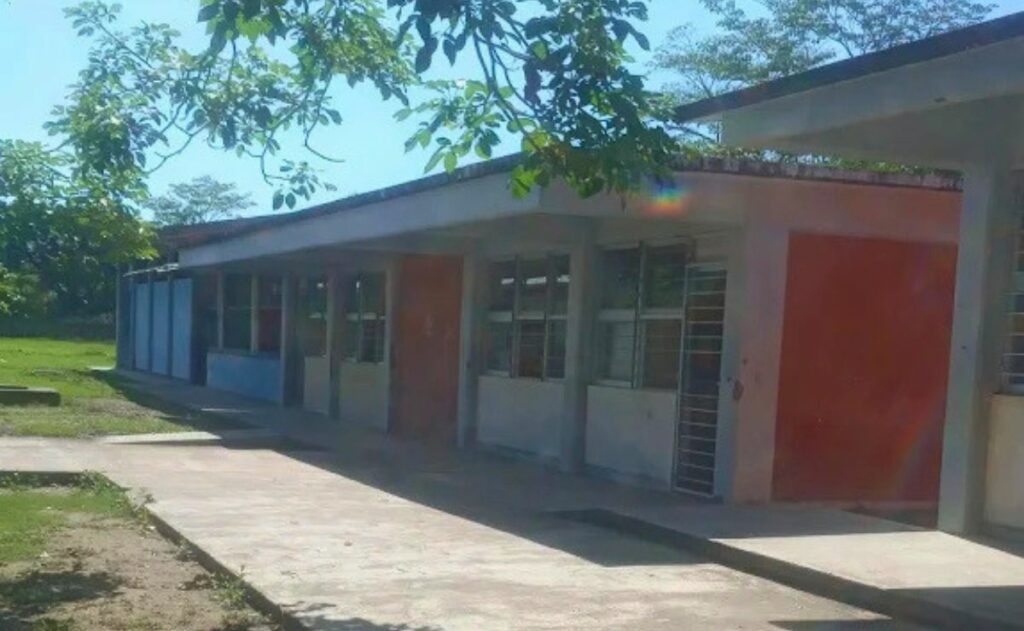 Alumno apuñala a maestro en Tabasco durante actividad en favor de la paz