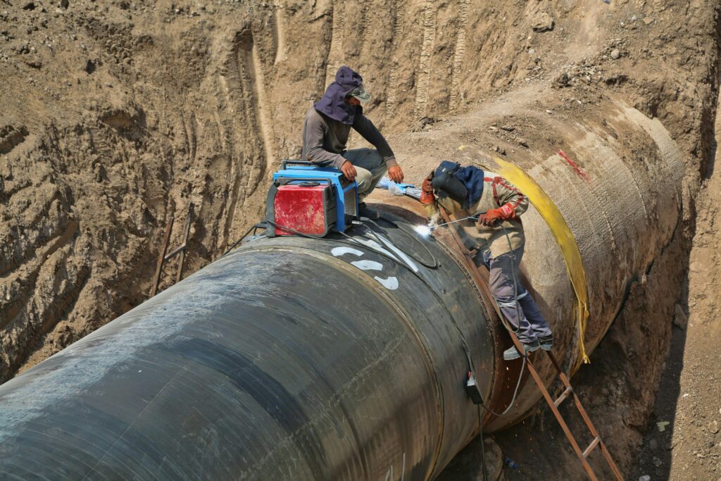 EAU nidos construirá un nuevo oleoducto para evitar el Estrecho de Ormuz