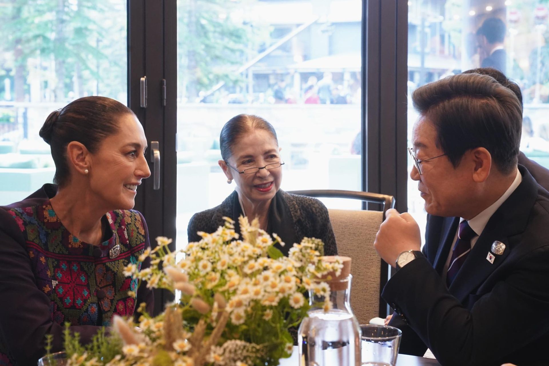 Sheinbaum conversa con presidente de Corea del Sur; hablan sobre BTS, Energía y Economía Sheinbaum conversa con presidente de Corea del Sur; hablan sobre BTS, Energía y Economía