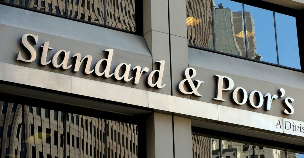 S&P cambia de estable a negativa la nota soberana de México