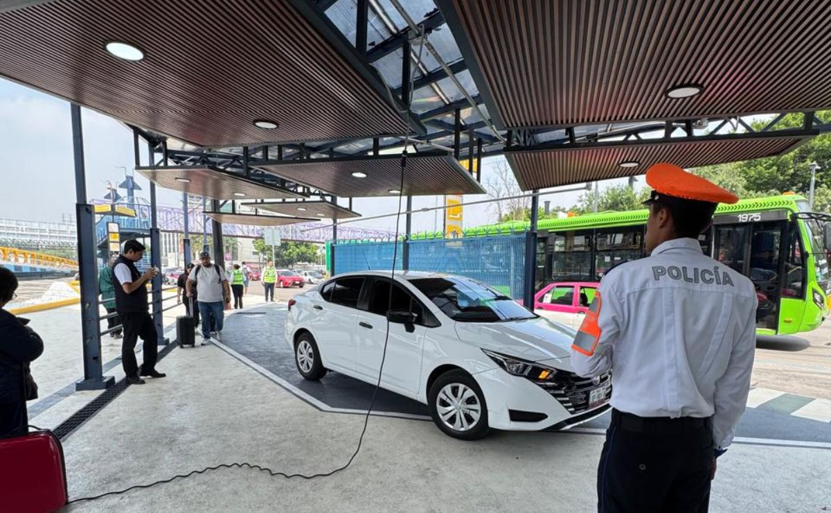 “Ya nos dejan trabajar”: Taxis por aplicación operan sin problema en el AICM