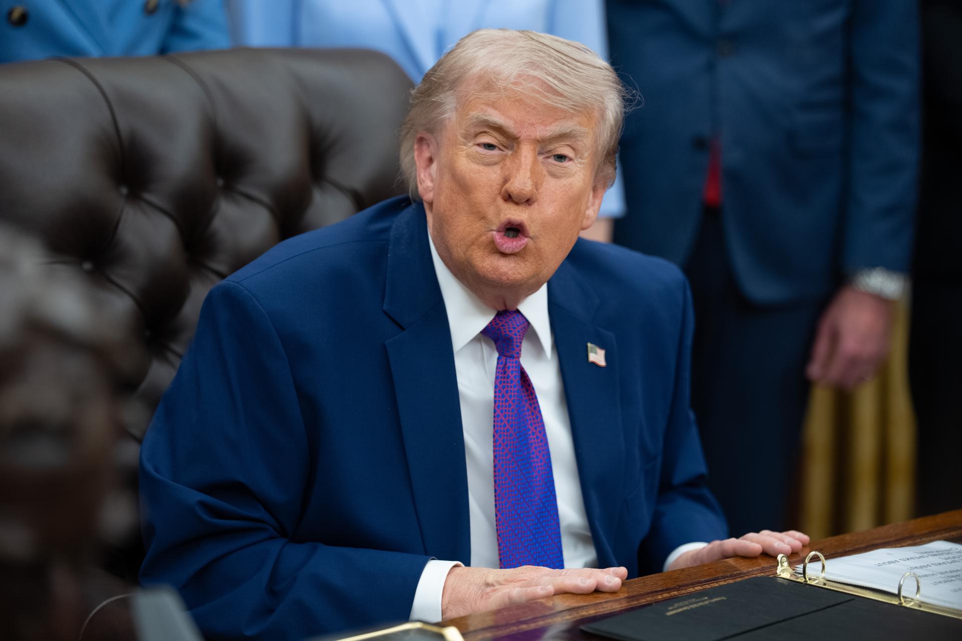 Gobierno de EE.UU. presiona para que se impriman billetes con la cara de Trump