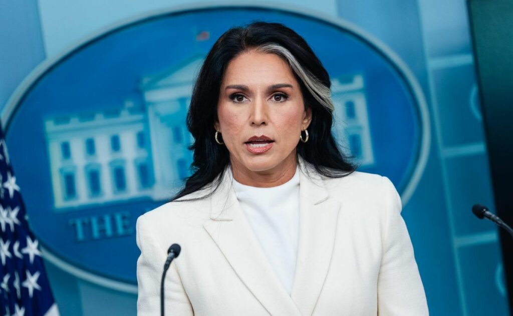 Tulsi Gabbard dimite como directora de Inteligencia Nacional del Gobierno de Trump