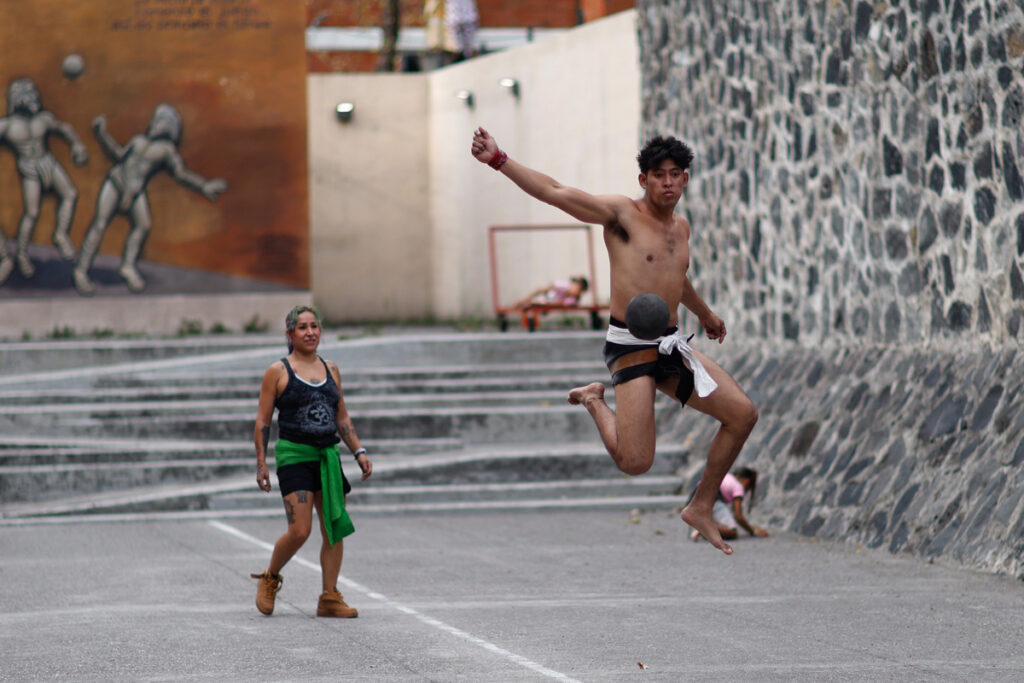Ulama, el ancestral juego de pelota mexicano que busca su impulso en el Mundial - ulama-el-ancestral-juego-de-pelota-mexicano-que-busca-su-impulso-en-el-mundial-1024x683