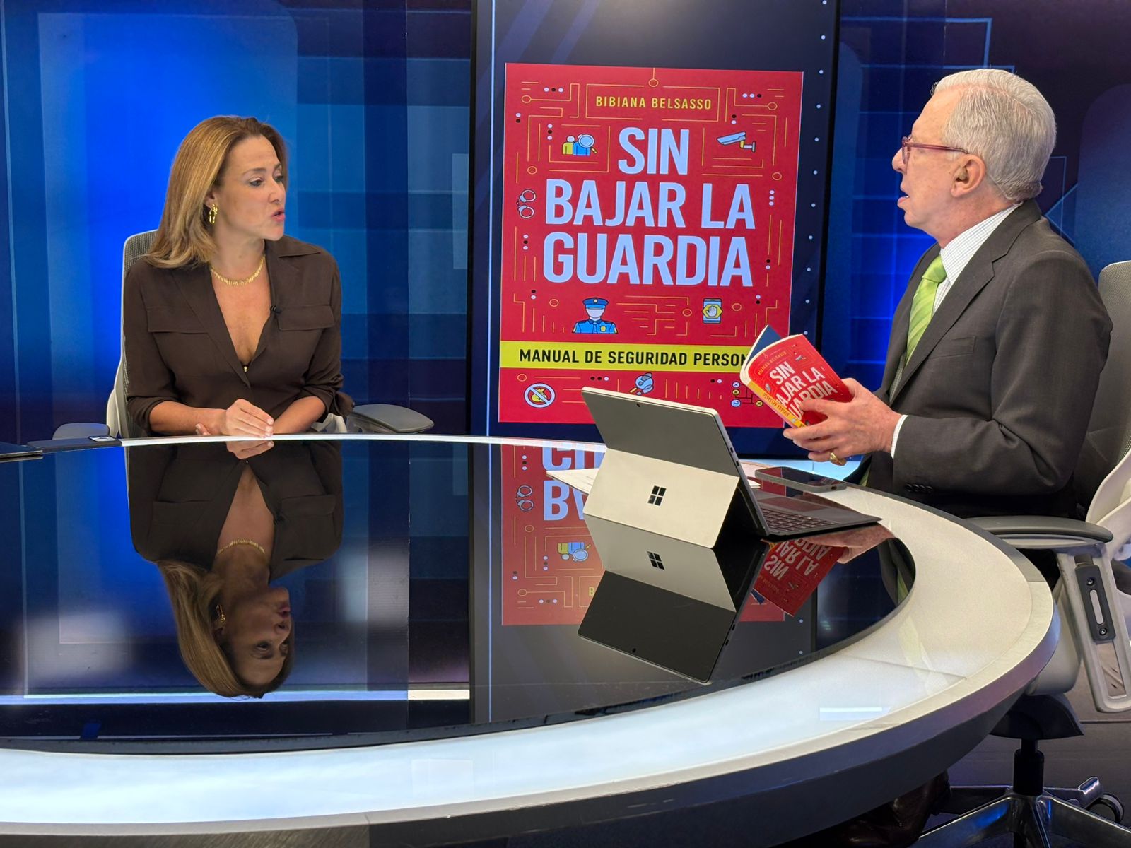 Presentan el libro “Sin bajar la guardia”