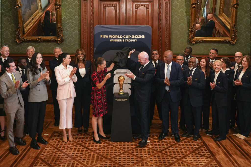 Sheinbaum da “cordial bienvenida” a Infantino en Palacio Nacional antes de la inauguración