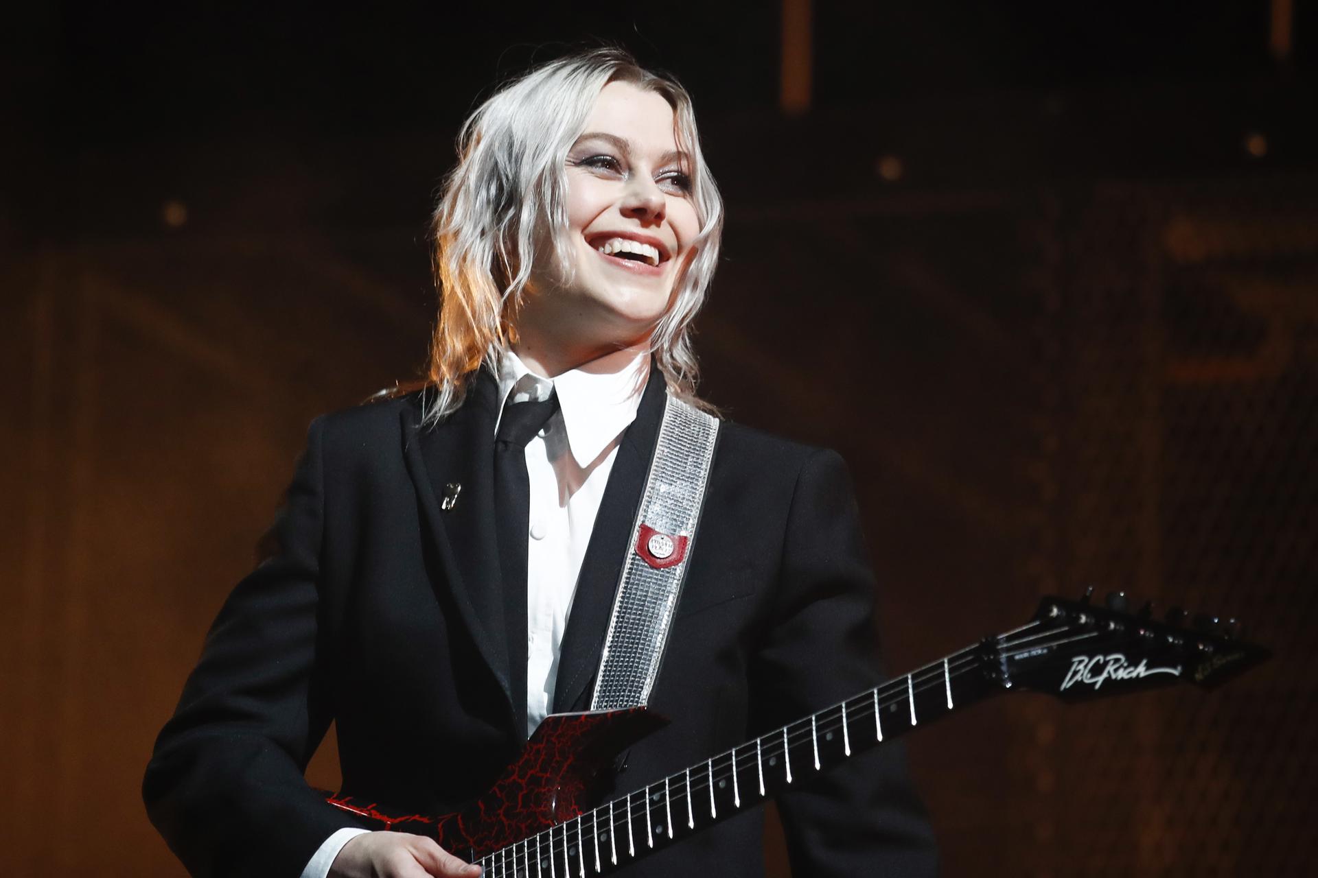 Phoebe Bridgers prohíbe los teléfonos celulares en su próxima gira