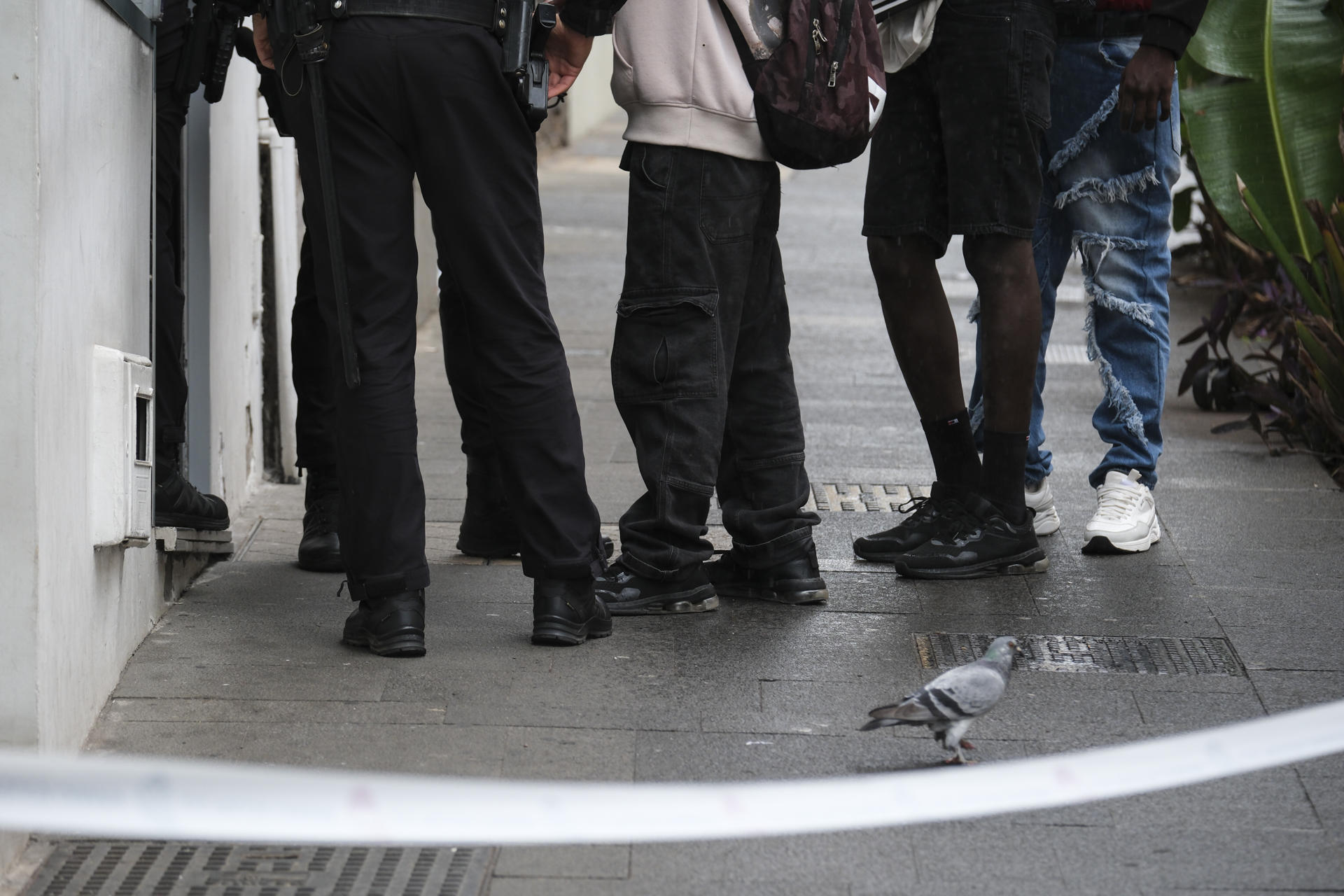 Arrestan a 48 trabajadores y 2 jefes en redada migratoria en empresa en Carolina del Sur