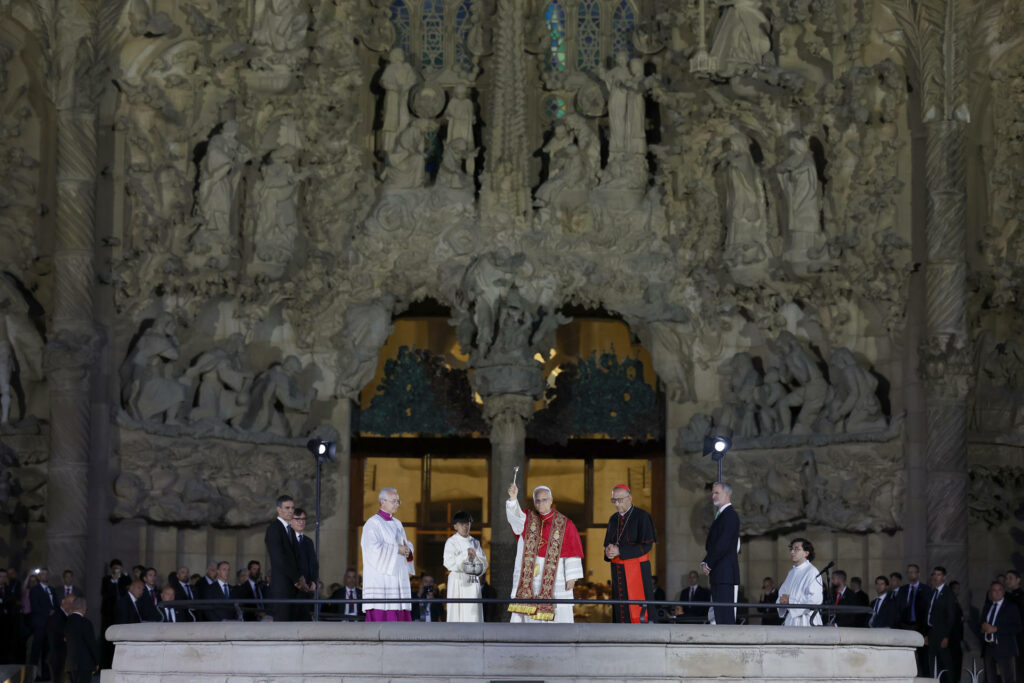 El papa León XIV bendice la Sagrada Familia de Barcelona en una espectacular celebración