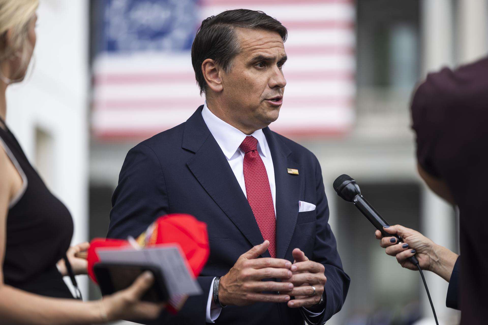Trump nomina a Todd Blanche para fiscal general de EE.UU. en sustitución de Pam Bondi