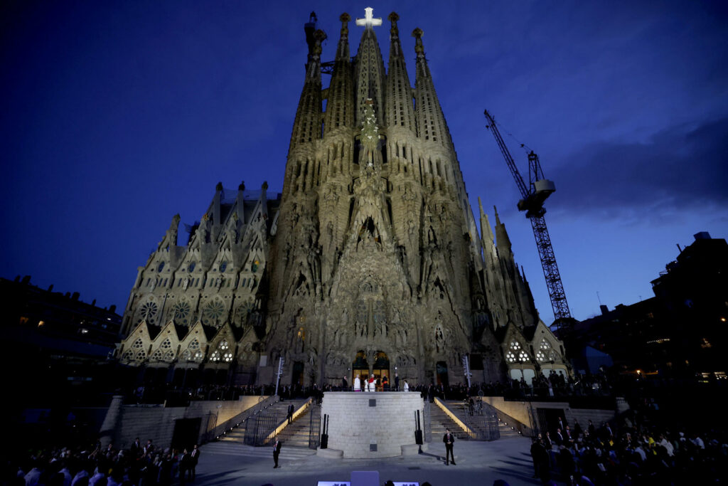 El papa León XIV bendice la Sagrada Familia de Barcelona en una espectacular celebración - 1909ae35384aa5aa02034a58632ce271ca21b05bw-1024x683